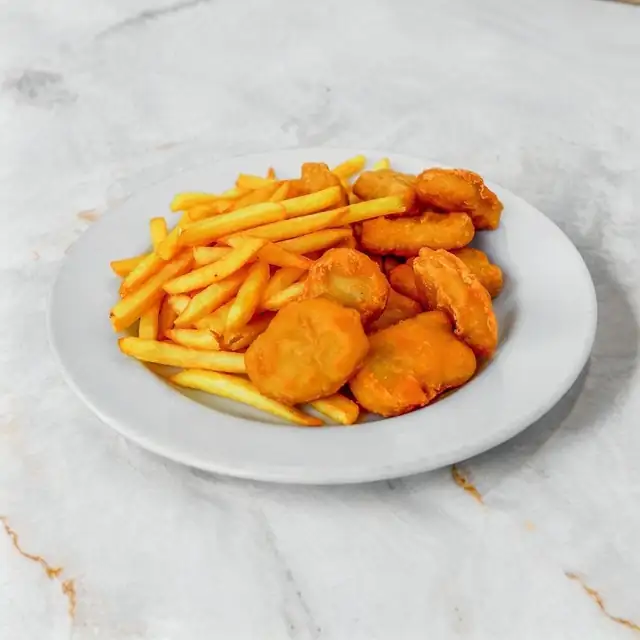 Nuggetsy z frytkami